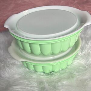 Tupperware Mint Green and White Jello-Ring